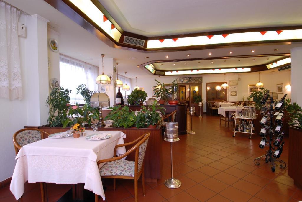 Hotel Comtes De Challant Albergo Etico Valle D'Aosta Fenis Exterior photo