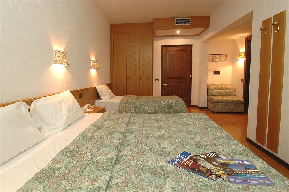 Hotel Comtes De Challant Albergo Etico Valle D'Aosta Fenis Exterior photo